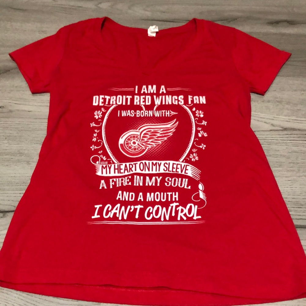 Detroit’s RedWing Women’s Medium Tee